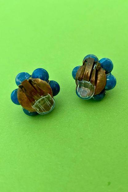 Boucles d'oreilles fleurs bleues (clip)