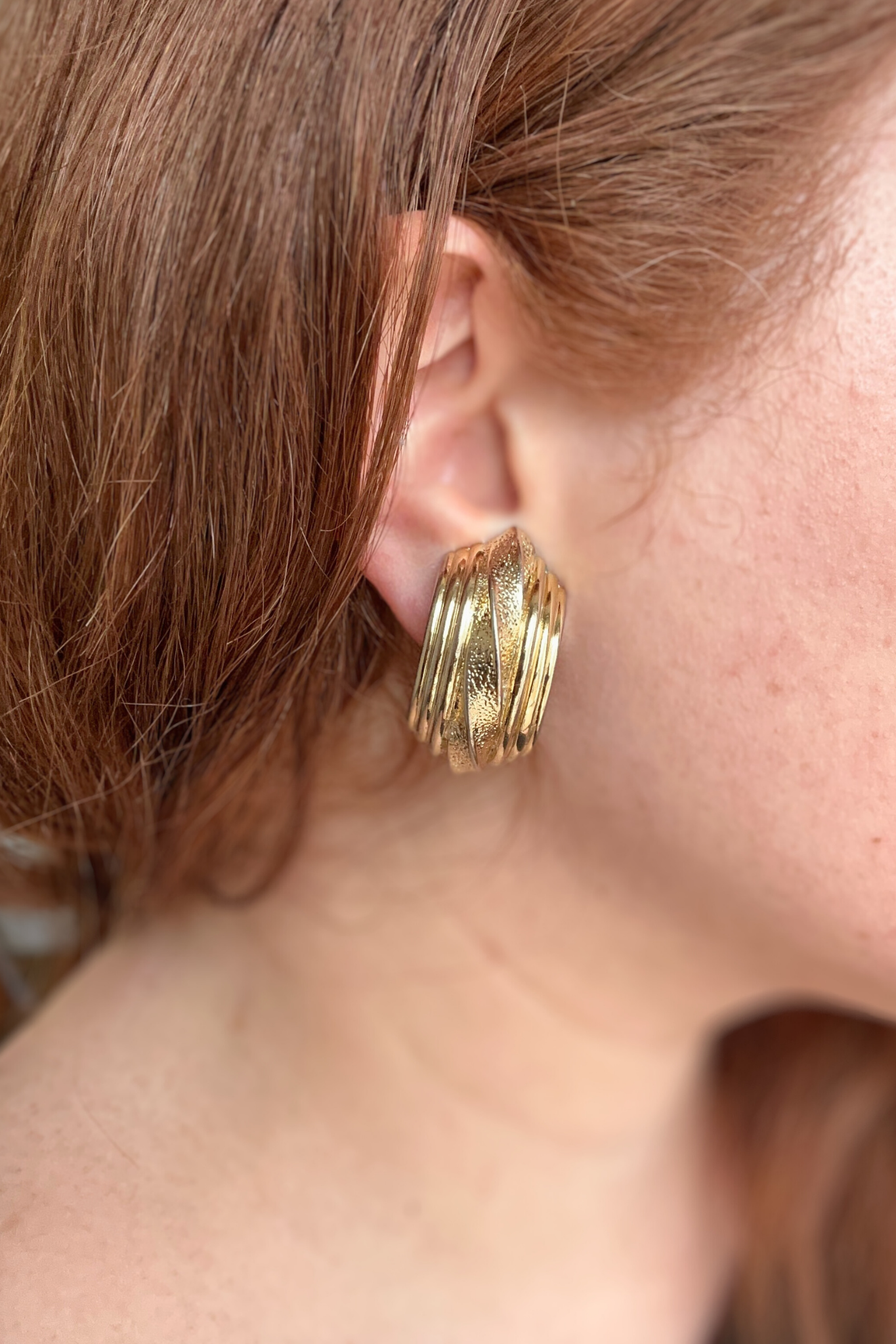 Boucles d'oreilles dorées Leritz (clip)